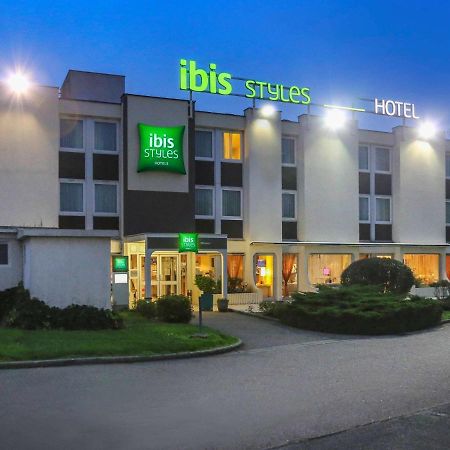 Отель Ibis Styles Orleans Ла-Шапель-Сен-Мемен Экстерьер фото