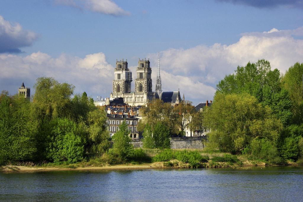 Отель Ibis Styles Orleans Ла-Шапель-Сен-Мемен Экстерьер фото