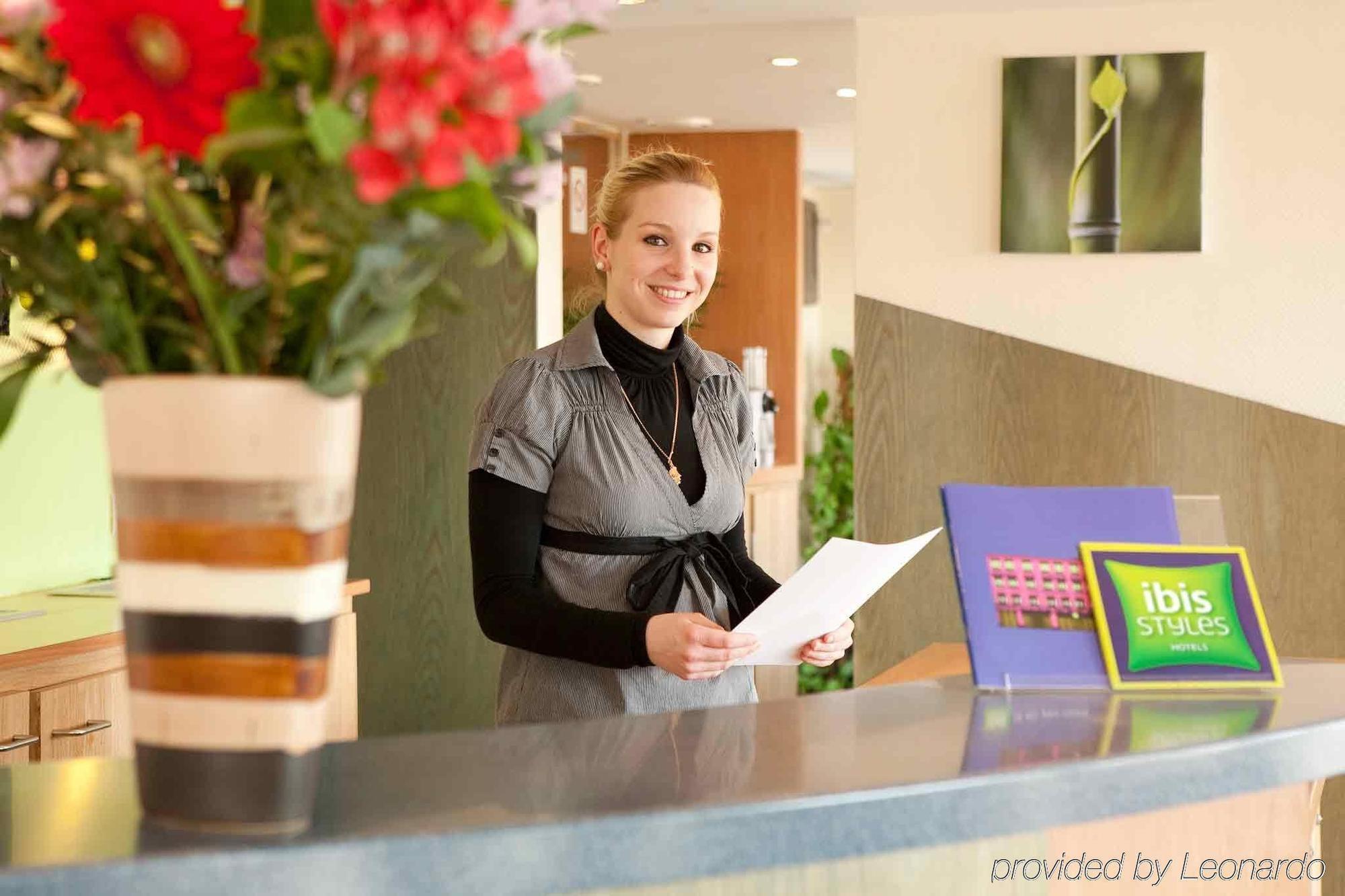 Отель Ibis Styles Orleans Ла-Шапель-Сен-Мемен Интерьер фото