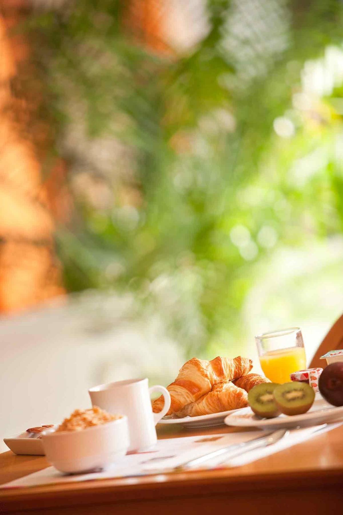 Отель Ibis Styles Orleans Ла-Шапель-Сен-Мемен Экстерьер фото