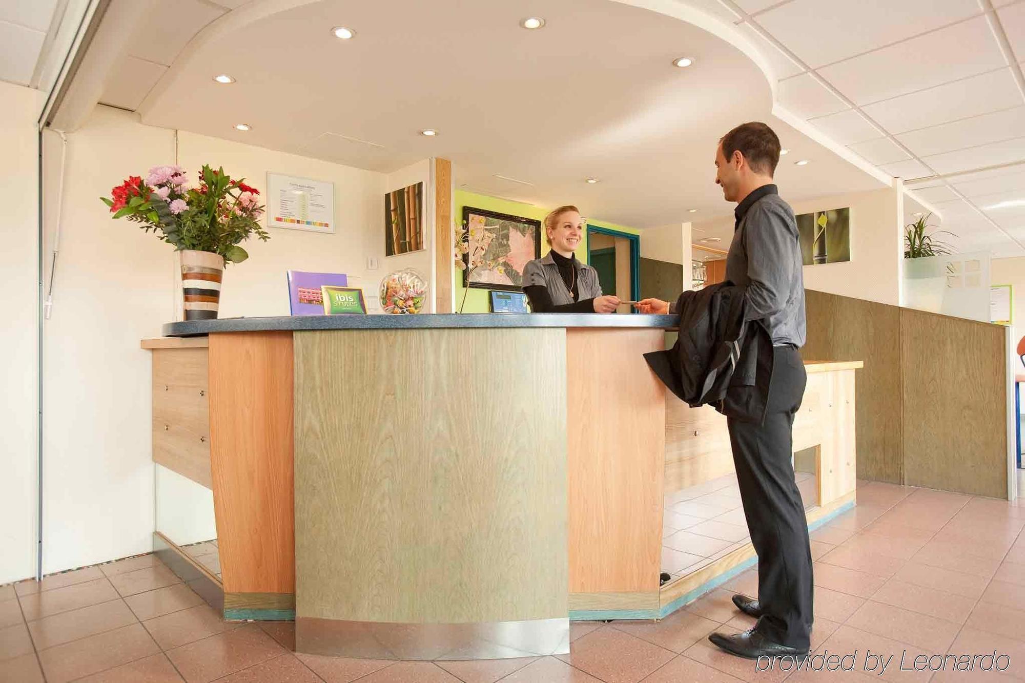 Отель Ibis Styles Orleans Ла-Шапель-Сен-Мемен Экстерьер фото