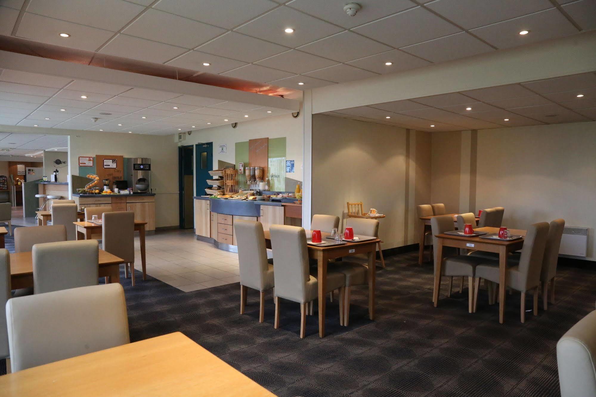 Отель Ibis Styles Orleans Ла-Шапель-Сен-Мемен Экстерьер фото