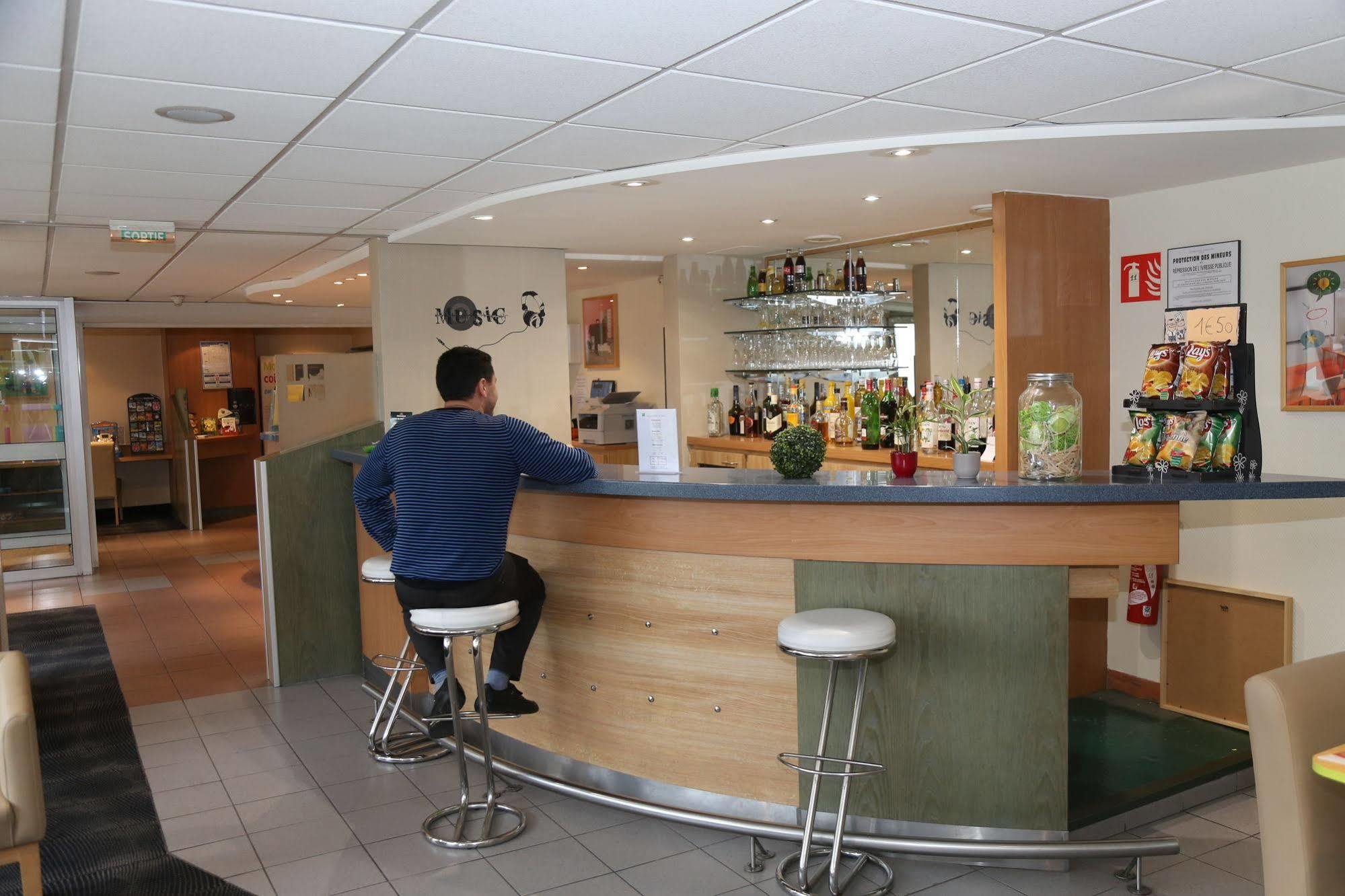 Отель Ibis Styles Orleans Ла-Шапель-Сен-Мемен Экстерьер фото