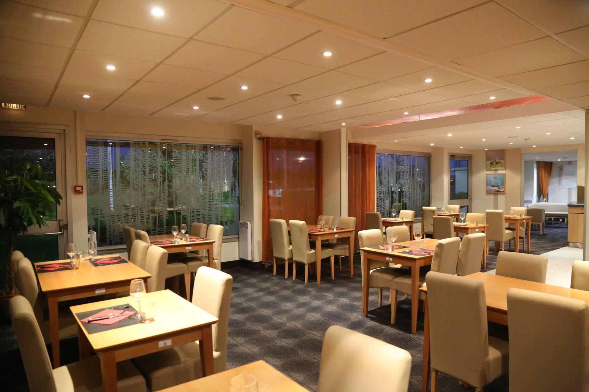Отель Ibis Styles Orleans Ла-Шапель-Сен-Мемен Экстерьер фото