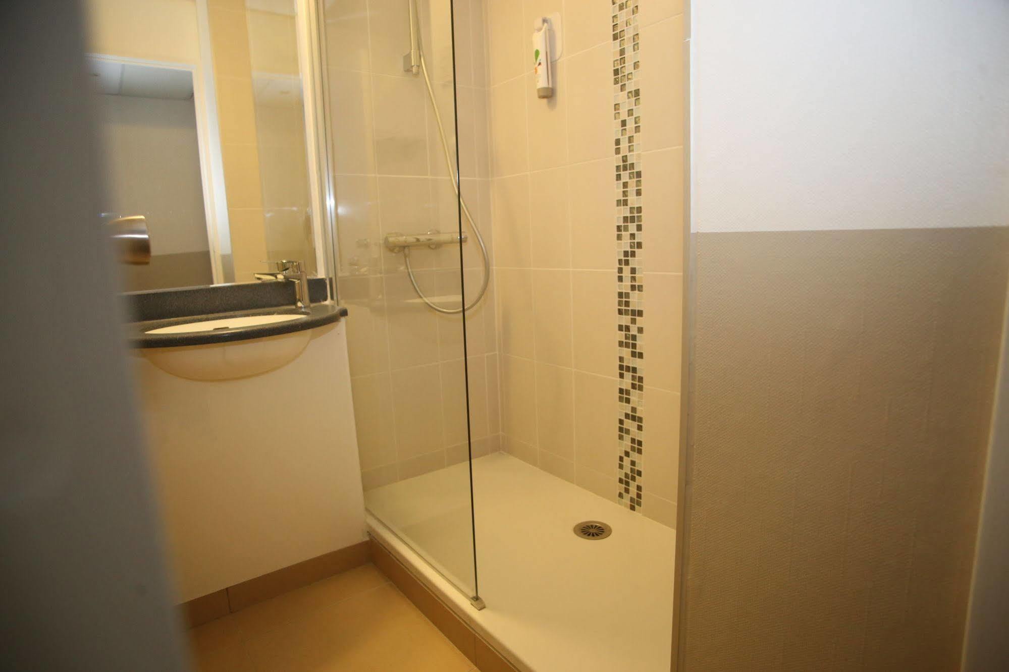 Отель Ibis Styles Orleans Ла-Шапель-Сен-Мемен Экстерьер фото