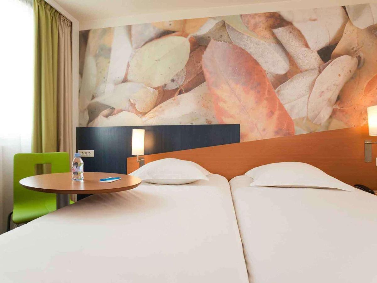 Отель Ibis Styles Orleans Ла-Шапель-Сен-Мемен Экстерьер фото