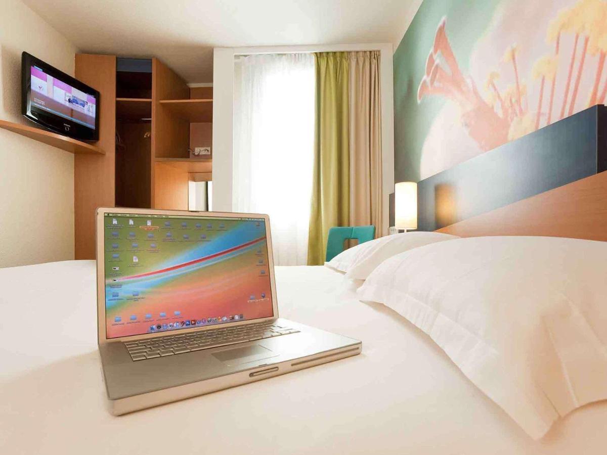 Отель Ibis Styles Orleans Ла-Шапель-Сен-Мемен Экстерьер фото