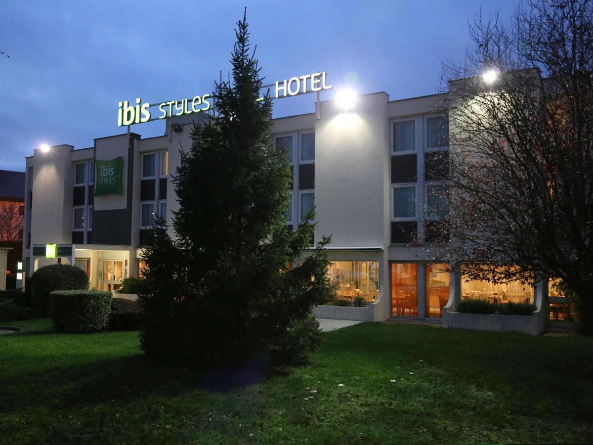 Отель Ibis Styles Orleans Ла-Шапель-Сен-Мемен Экстерьер фото